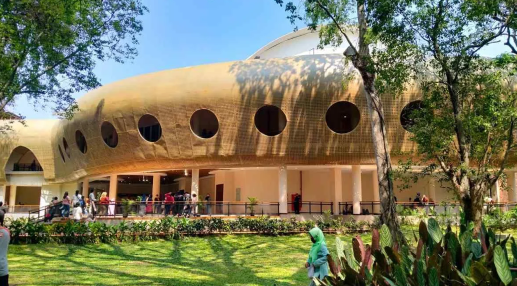 taman balekambang