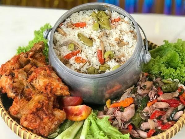 Makanan khas Sunda nasi liwet